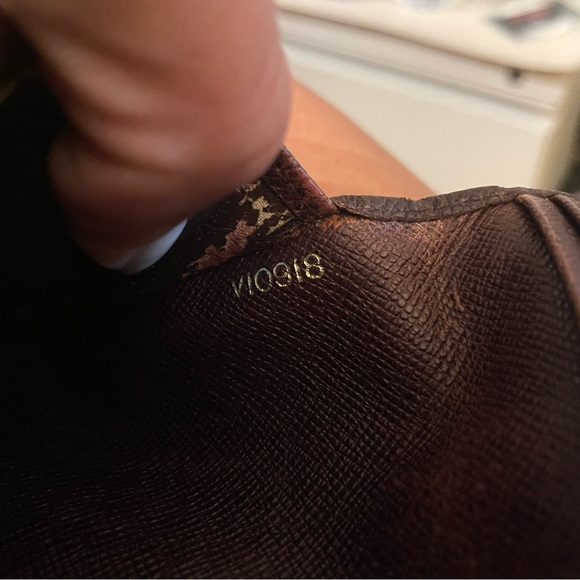 751061G V Louis Vuitton Wallet Long Acajou Taiga Leather - Picture 10 of 13